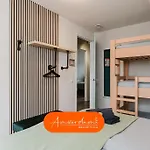 Amsterdam Group 20 Beds 4 - 5 Bedrooms *