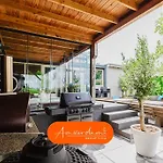 Amsterdam Group 20 Beds 4 - 5 Bedrooms *